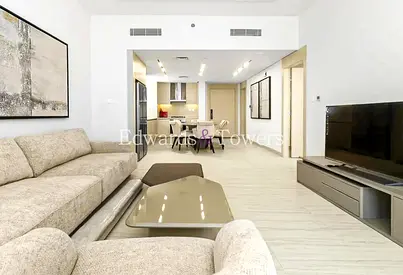 Exclusive | Corner unit | Handing over