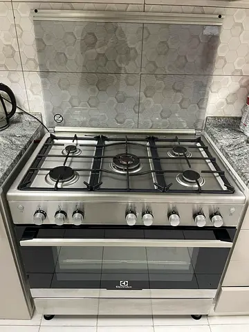 Electrolux 5-Burner Stainless Steel Gas Cooker with Oven - Excellent Condition - 11 months - 4yr W