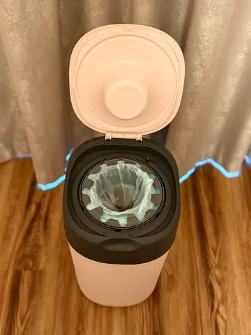 Tommee Tippee Advance Nappy Bin with 5 Refills