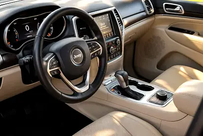 2017 Jeep Grand Cherokee Limited 5.7L V8 | GCC | Luxury Group II | Panoramic Roof | AED 39,500