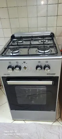 4-Burner Gas Stove with Oven (50x50cm) in Excellent Working Condition