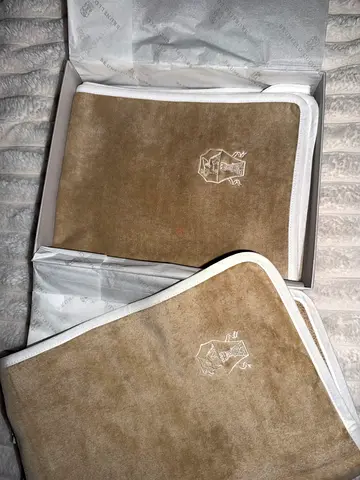 Brand New Set of 2 beige Brunello Cucinelli towels