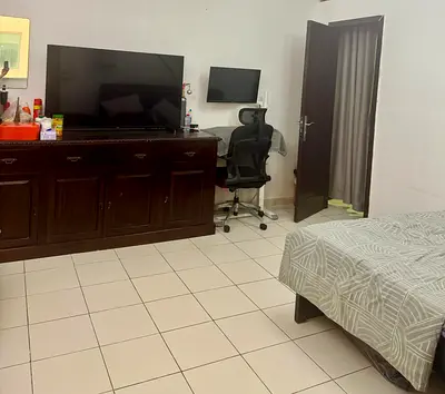 Only for couples n work lady separate Room with seprate Bathroom available for Rent near to metro