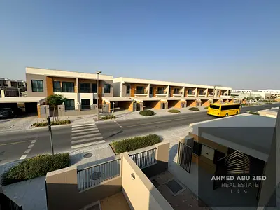 فيلا زاوية - دفعة أولى 550 ألف - حوّل أموالك إلى فرصة استثنائية - حديقة - تراس - جديدة تماماً - مجمع سكني متكامل