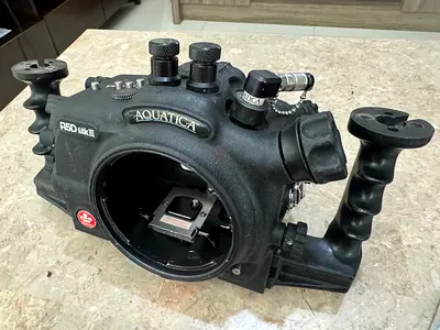 Aquatica R5D 5D Mark III Underwater Camera Housing (Good Condition)