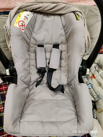 Graco Infant Car Seat / Baby Carrier - Light Grey, Good Condition