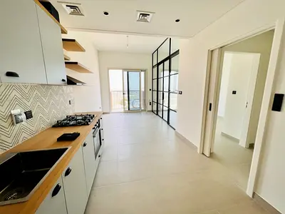 Higher Floor - Vacant - Up to 4 Cheques