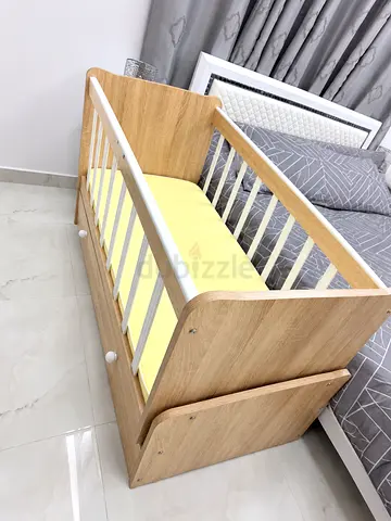 Wooden swing Baby Crib with Under-Storage Drawer - Light Oak and mattress