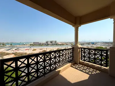 Partial Sea View | +Store +Laundry | Vacant