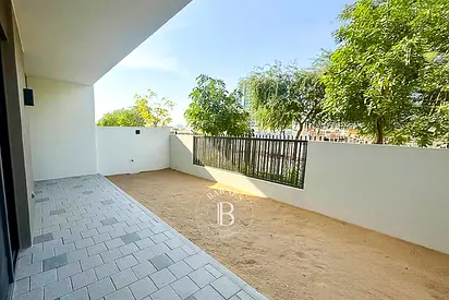 Large Layout | 3 Bedrooms Townhouse | Vacant Now