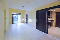 Private Garden| Large Layout| Available in Decem