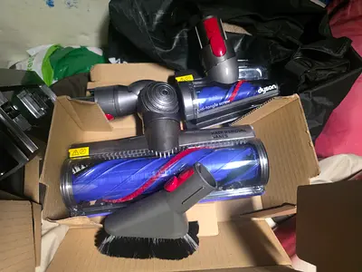 Dyson attachment head