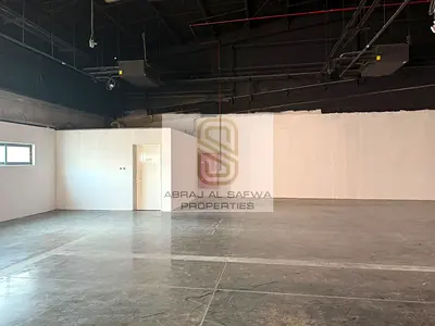 Huge Showroom ready to move in at Al Quoz one