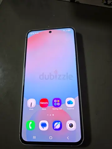 Samsung s24 FE 256 Gb 8 Gb ram Dual sim Back minor crack
Good working with strong battery backup