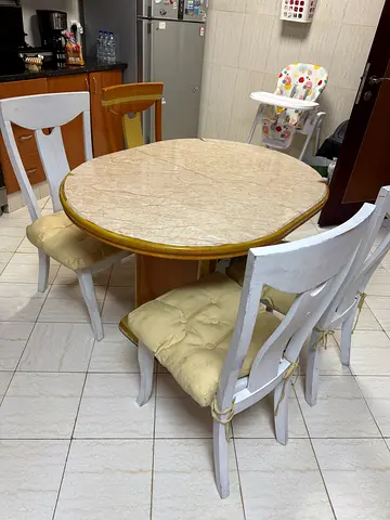 Round wooden dining table with 4 chairs - light wood finish