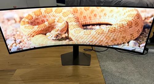 Samsung 49" Odyssey G9 240Hz Black + Heavy-Duty Monitor Arm