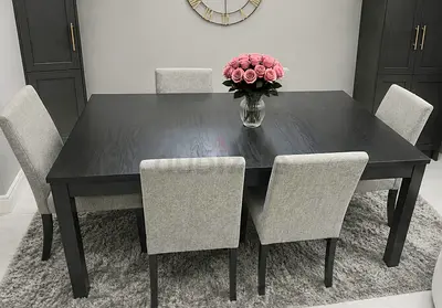 Solid wood Extendable dining table with 6 chairs IKEA like new