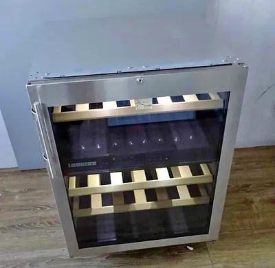 Liebhree WTUes 1653 dual temperature wine fridge