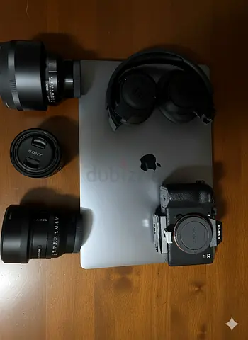 SONY A7R5 CAMER BODY AND LENS FOR SALE
