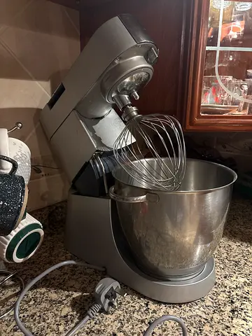 Cake mixer