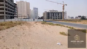 Land for the development of a residential-commercial tower (G + 4 parking levels + 25 floors); freeh