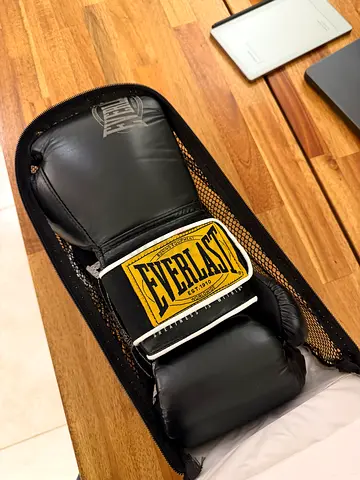Everlast 1910 Classic Boxing Gloves 12 Oz