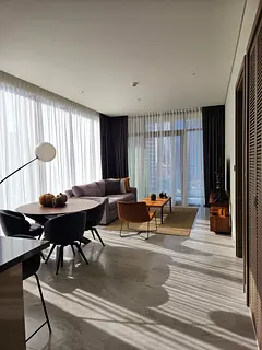 Luxury Corner One Bedroom in Peninsula Five