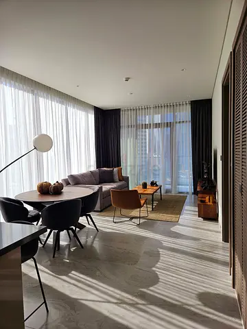 Luxury Corner One Bedroom in Peninsula Five