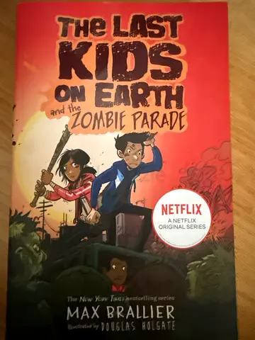 The Last Kids on Earth and the Zombie Parade - Max Brallier Paperback