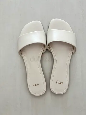 Woman flat shoes