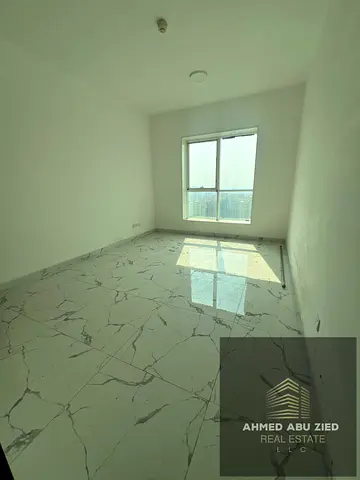 شقة غرفة وصالة للإيجار السنوي في أبراج الواحة، الراشدية 1، غرفة ماستر، حمامان، مطبخ، بلكونتان، جيم ومسبح وموقف سيارة. الإيجار 36 ألف درهم، 4 دفعات،