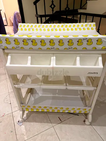 Juniors Baby changing table and bath tub