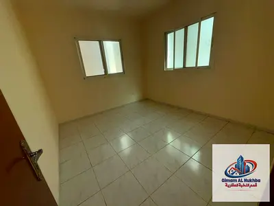 شقه غرفه صاله مساحه ممتازه غرفه نوم صاله كبيره مطبخ مرتب ونظيف  حمام لوكس  تكييف غاز مركزي موقع ممتاز الروله قريب من جميع الخدمات