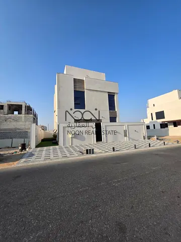 للبيع فيلا مستقلة فاخرة في الحوشي – الشارقة