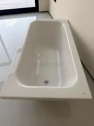 Bath tub