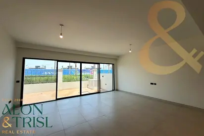 5 Beds + Maids | Single Row | Near Entrance