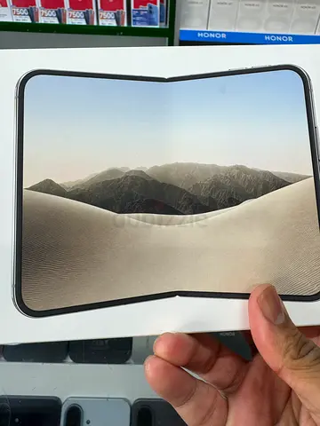 Foldable smartphone in good condition - working display