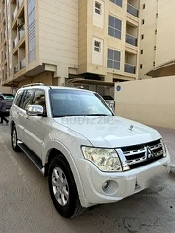 2014 Mitsubishi Pajero GLS GCC Specs