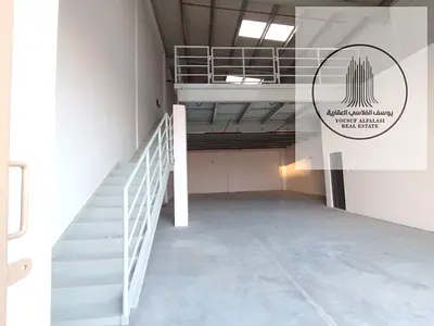 فرصة مميزة مستودع بميزانين للإيجار في الجرف الصناعية 2