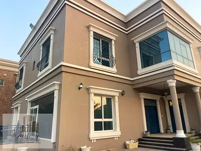 للإيجار فيلا دورين بمساحة واسعة في الشارقة – منطقة القرائن 3 التصميم دورين بنظام عائلي مستقل ومريح الغرف 5 غرف نوم المساحات الخارجية مواقف سيارات