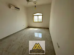 Distinctive balcony | Master bedroom | Split air conditioning | Maintenance covered by the landlord 