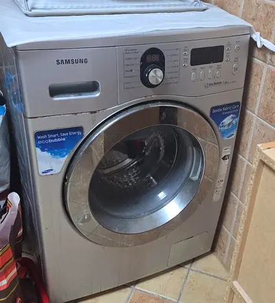 Samsung Front Load Washing Machine - 7kg, Silver, but broken holder