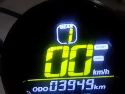 Aster 3KE Electric Scooter — Used, need to change battery (charger , 2 key with lock ) price 100 aed