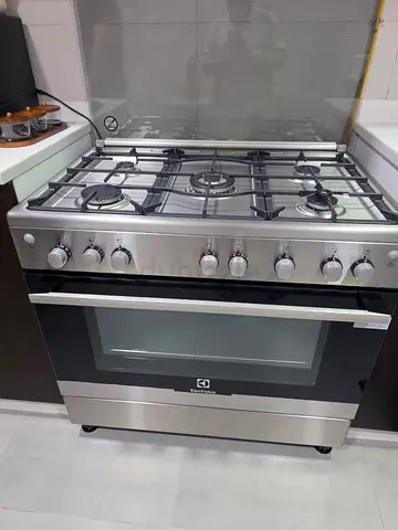 Stainless Steel 90cm Gas Range with Oven - Excellent Condition