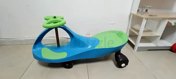 Blue and green wiggle ride-on car (PlasmaCar style)