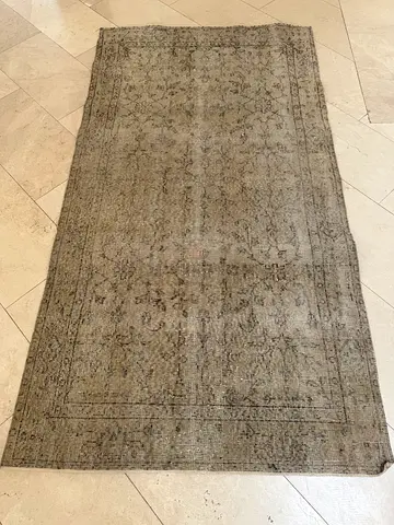Vintage-style narrow runner rug - muted beige/grey floral pattern - Turkish made (195 x 105 cm)