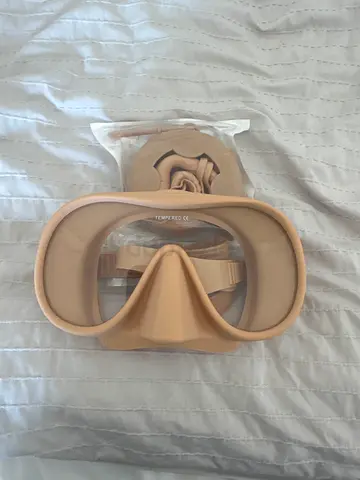 Snorkeling mask