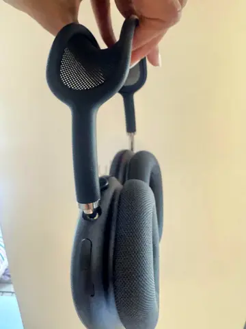 Pre-owned over-ear wireless headphones (perfect condition)