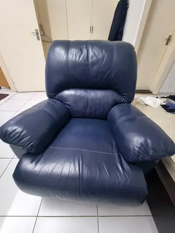 Recliner single seater sofa for quick sale