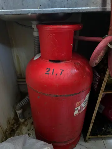 Red LPG Gas Cylinder 21L with regulator Used